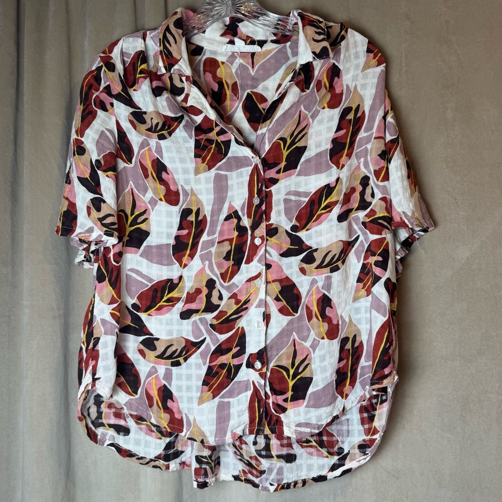 Jane and Delancey Leaf Print Button-Down Shirt Flowy vacation Tropical Blouse